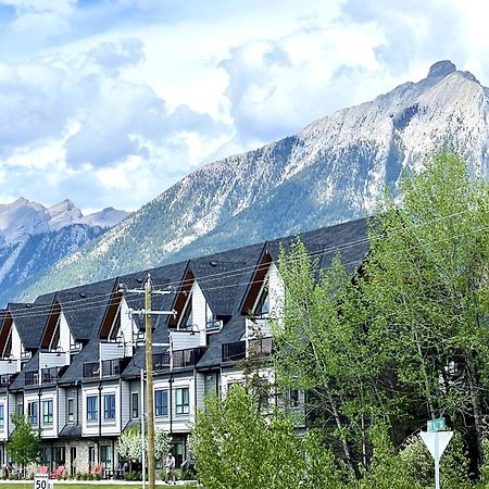 Brand New 2Br Condo With Outdoor Swimming Pool And Hot Tub Canmore Bagian luar foto