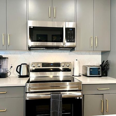 Brand New 2Br Condo With Outdoor Swimming Pool And Hot Tub Canmore Bagian luar foto