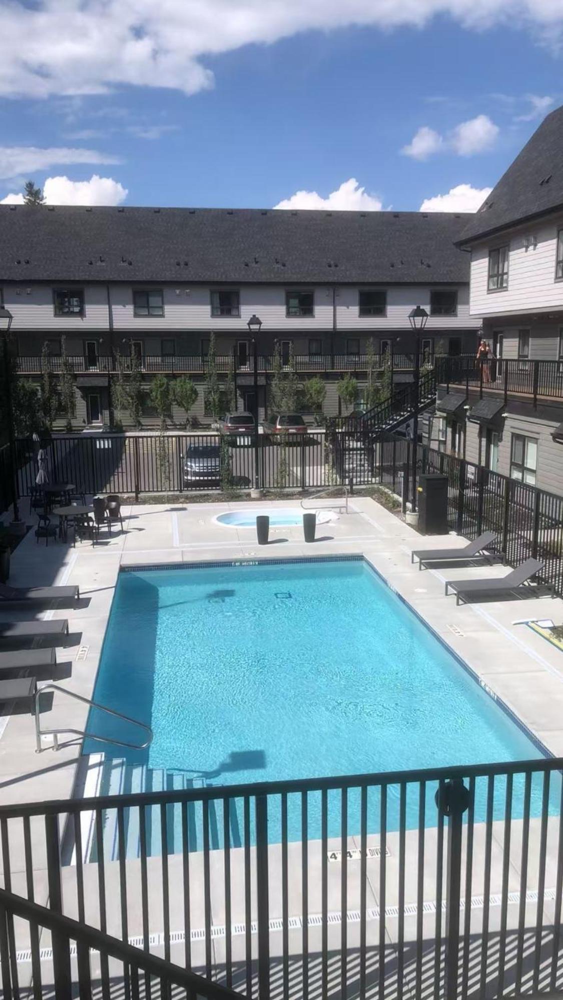 Brand New 2Br Condo With Outdoor Swimming Pool And Hot Tub Canmore Bagian luar foto