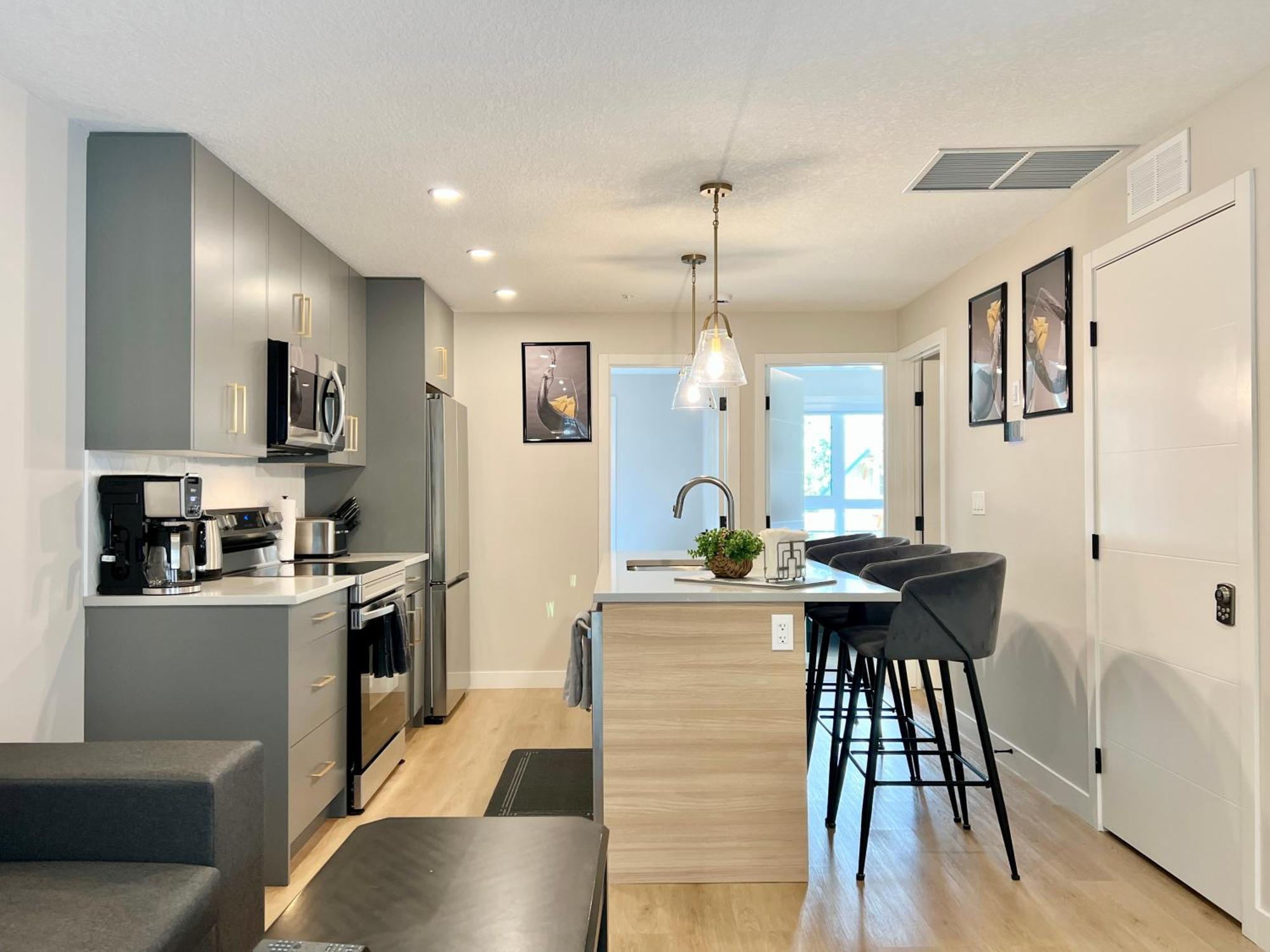 Brand New 2Br Condo With Outdoor Swimming Pool And Hot Tub Canmore Bagian luar foto
